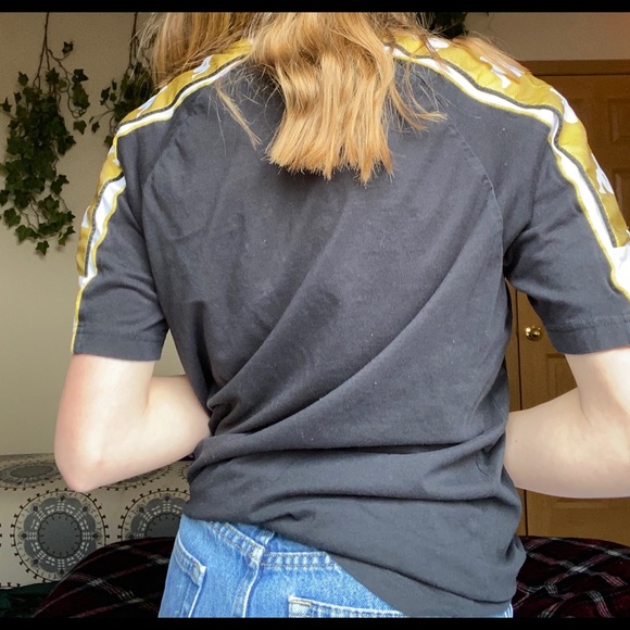 size M gold/black kappa tee 🤩👽 - Picture 4 of 4